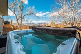 Iron View Hot Tub Fire Pit & Breathtaking Views - 7