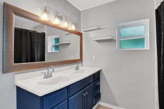 Entire house in Avondale, walking distance to shops and restaurants - 3