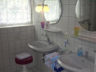 Castle View Apartment B - 4