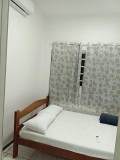 Casa grande, ar em todos os quartos, cabe 3 carros - 2