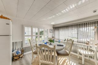 Screened-In Patio Home 2 Mi to Cortez Beach! - 1