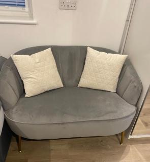 Stylish Detached Studio, Banstead with off street Parking - 1