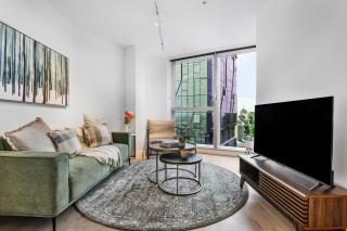 Bright and Modern Apt In Best Location with Pool and Gym - 0