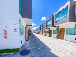 Casa Duplex com 2 quartos com ar condicionado, sala, cozinha completa e internet privativa, a 80m metros da Praia de Taperapuã. Residencial Vila dos Diamantes, condomínio com piscina, 1 vaga de garagem e área gourmet - 1