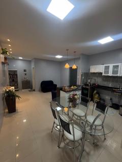 Casa com garagem e 2 quartos - 1