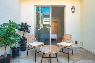 Private Entry Suite w Patio Bath Kitchenette - 9