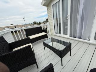 LuxeHaven - A Beautiful Luxury Hot Tub Caravan Holiday Home in prime location at Tattershall Lakes Country Park, Lincolnshire, with free WiFi and Cinematic Lights - 6