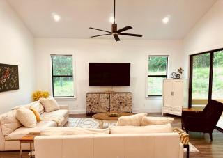 Deluxe Fun House - Pet Friendly - 6