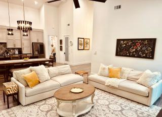 Deluxe Fun House - Pet Friendly - 4