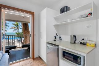 Ocean Outlook - Absolute Beachfront Studio - 5