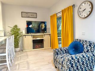 Modern Apartment with Lake View! - 0