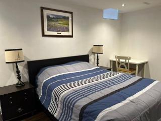 Comfortable Two Bedroom Basement Suite with Full Kitchen Bathroom and Queen Beds - 0