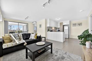 Modern 2BR Rockingham Retreat with Balcony - 7