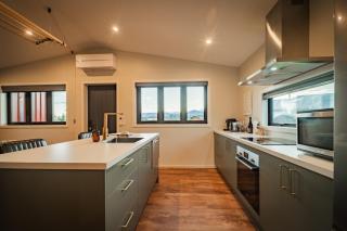 Red Hut - touch of luxury - Twizel - 5