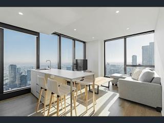 Beach to City Views Stylish 2Bed Sky Apartment 2bath 1 car park - 4