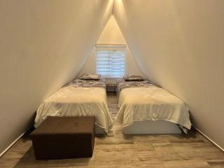 Cabin facing the Caldera River - 6