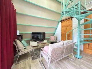 Cabin facing the Caldera River - 1