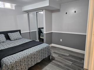 1 BR Bsmt, Sep Entrn, Fre Prkn, Wi-Fi, Ktchn, Lndry - 0