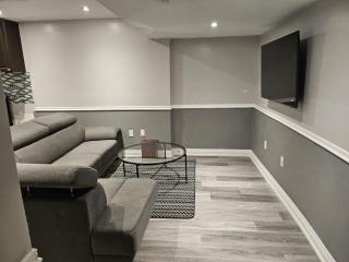 1 BR Bsmt, Sep Entrn, Fre Prkn, Wi-Fi, Ktchn, Lndry - 3