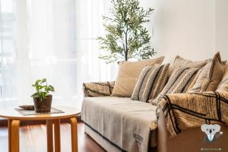 KozyGuru | Waterloo| Modern 2Level 2BR Apt Parking - 0
