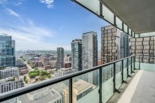 Modern Toronto Lake View & CN Tower View - One Free Parking - 9