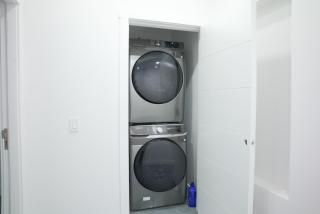New Luxury Walkout Suite Near University-BY ROOM - 7