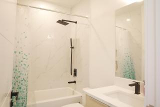 New Luxury Walkout Suite Near University-BY ROOM - 5