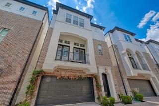 6 mins from TX Medical Center 6 beds Sleeps 8 - 9
