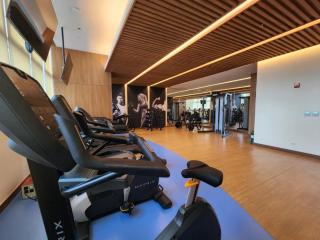 Your Stylish City Escape in Park Mckinley West with Breathtaking Views - 4