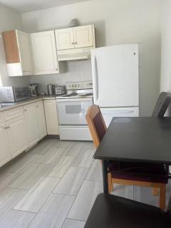 three bedroom two near uvic 1 - 2