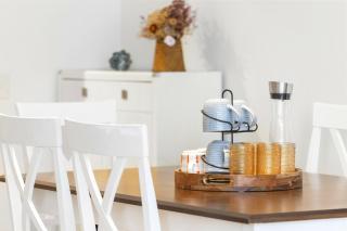 Spacious Condo in Mascot-- Doorsteps to Station - 7