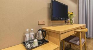 Super 8 Hotel Yizheng Walking Street - 1