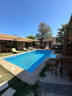 Poolside Family Stone Studio and Breakfast Included - Ayvalık - 7