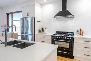 Henley Beach House - Luxury by the Sea - 3