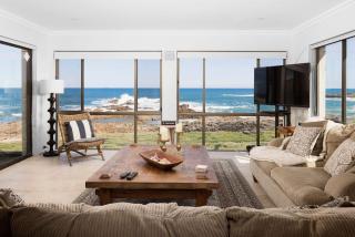 Waterfront Ocean Cottage - 0