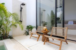 Aluna 1BR with private pool kedungu - 4