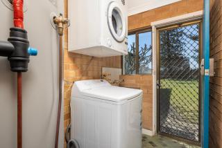Waterfront Ocean Cottage - 9