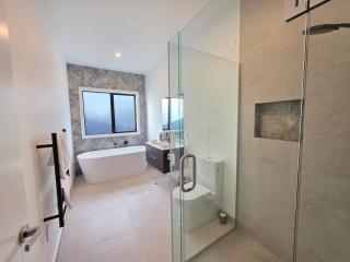 Home in QT with Stunning Remarkables Views - 4