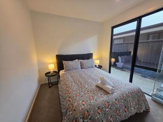 Home in QT with Stunning Remarkables Views - 3