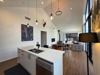 Home in QT with Stunning Remarkables Views - 2