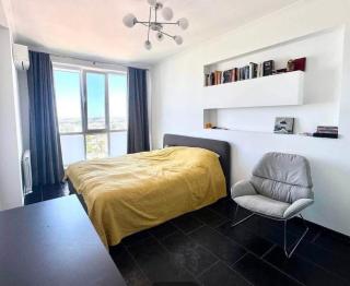 Lovely ,central 2 BR - 0