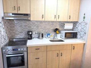 Brand New Waikiki 2BD 2BA Ocean City View, Tax included - 3