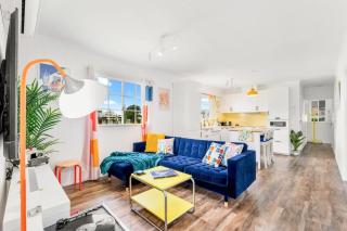 Retro Inspired Beachhouse 300m to Beach - 8