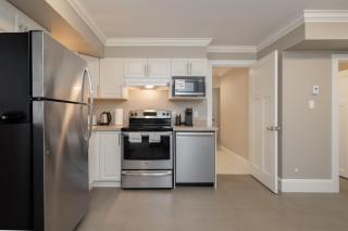 New quiet two bedroom Suite near Shops and Greenway - 2
