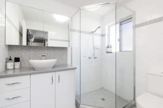 Bay View Rooftop Escape - 4