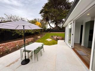 Safe Haven -walk to beach & shops, full renovation - 3