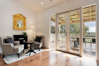 Victorian Hilltop Retreat - Firepit & Sunset Views - 4