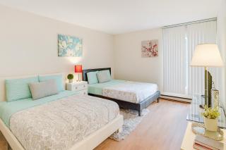 Venice Beach 2BR - 7-Min Walk - Pool, Hot Tub & Gym - 9