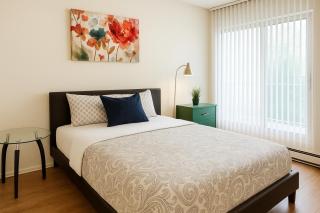 Venice Beach 2BR - 7-Min Walk - Pool, Hot Tub & Gym - 7