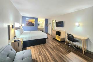 Days Inn by Wyndham Portland/Corpus Christi - 2
